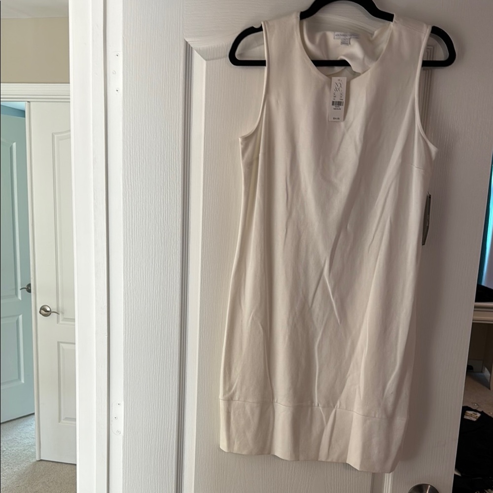 Elegant White Sleeveless Dress